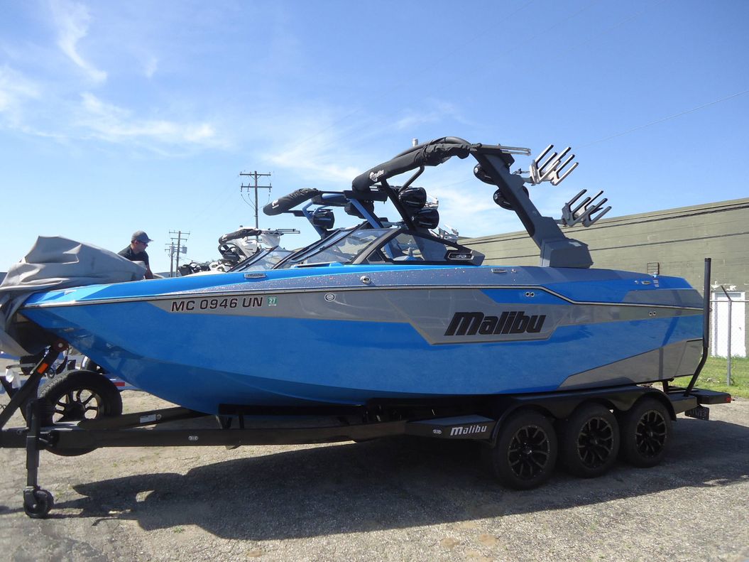 2021 Malibu Boats M240