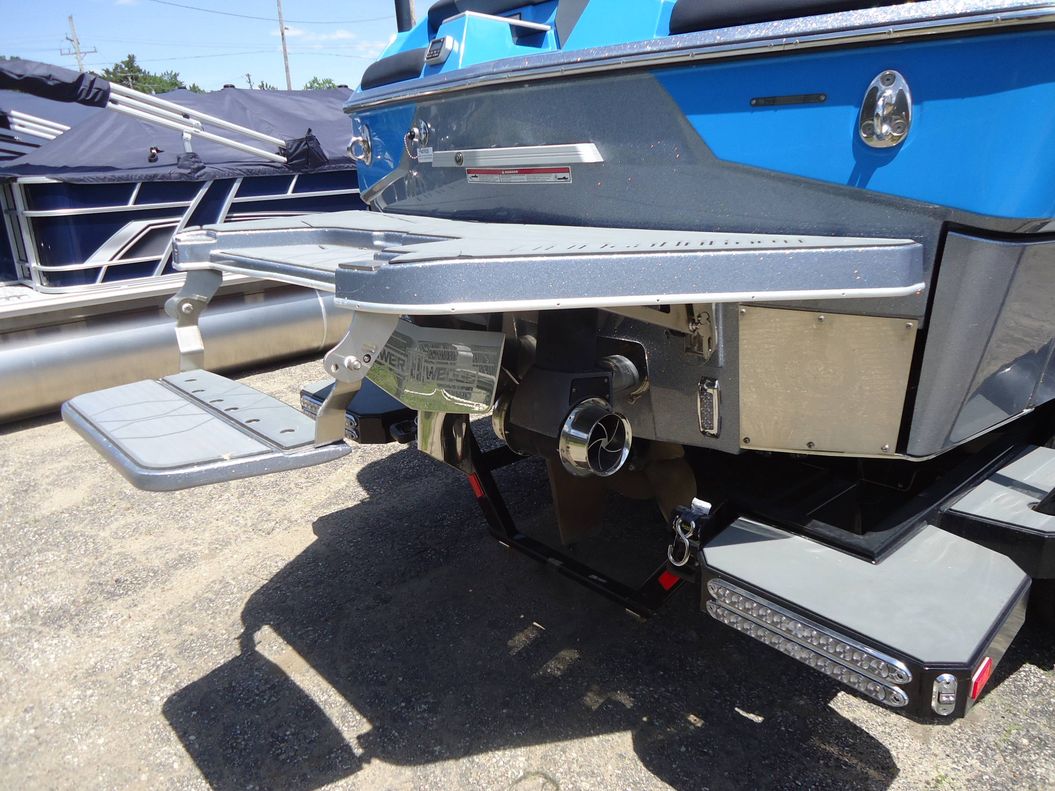 2021 Malibu Boats M240