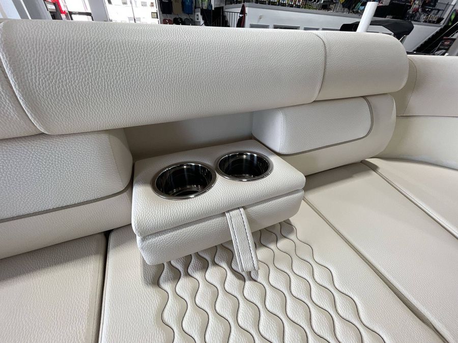 2024 Chris-Craft 28 LAUNCH GT, photo 9 of 24