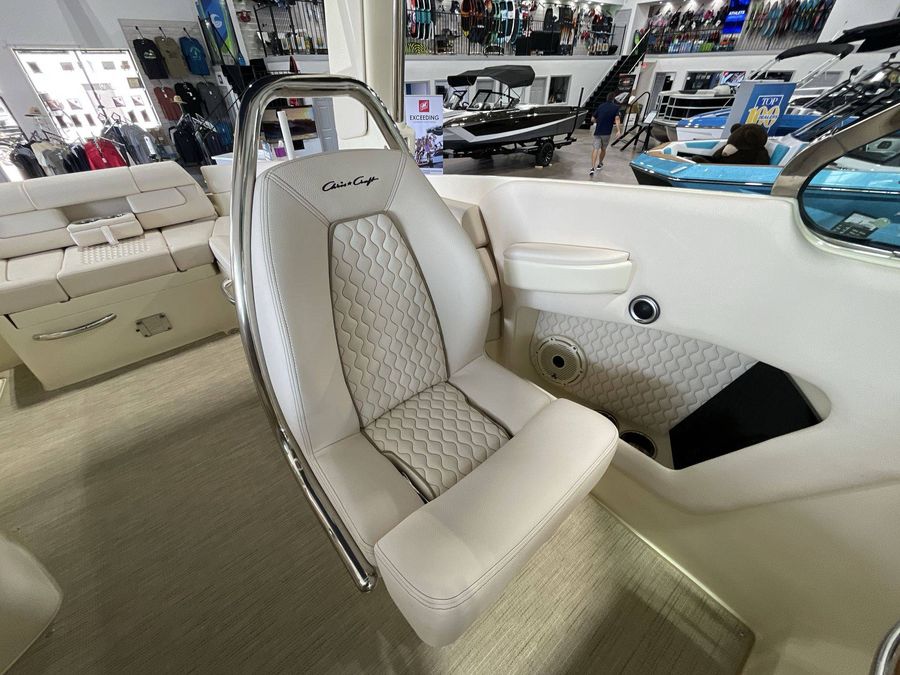 2024 Chris-Craft 28 LAUNCH GT, photo 12 of 24
