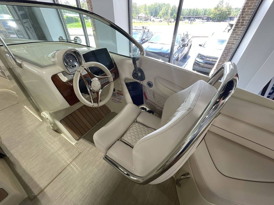 2024 Chris-Craft 28 LAUNCH GT, photo 8 of 24