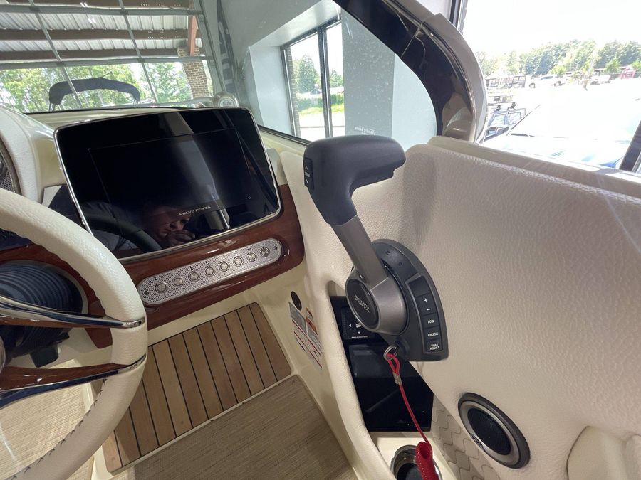 2024 Chris-Craft 28 LAUNCH GT, photo 17 of 24