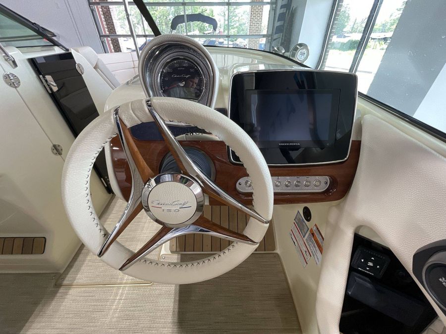 2024 Chris-Craft 28 LAUNCH GT, photo 14 of 24