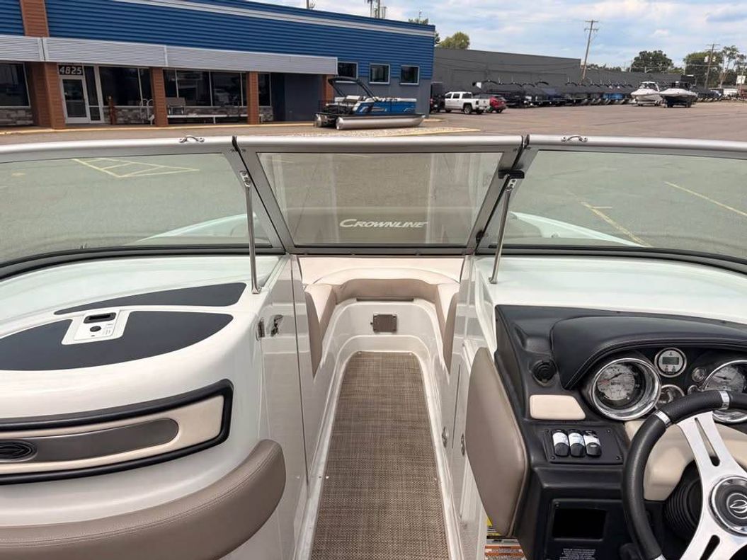 2018 Crownline Boats E22