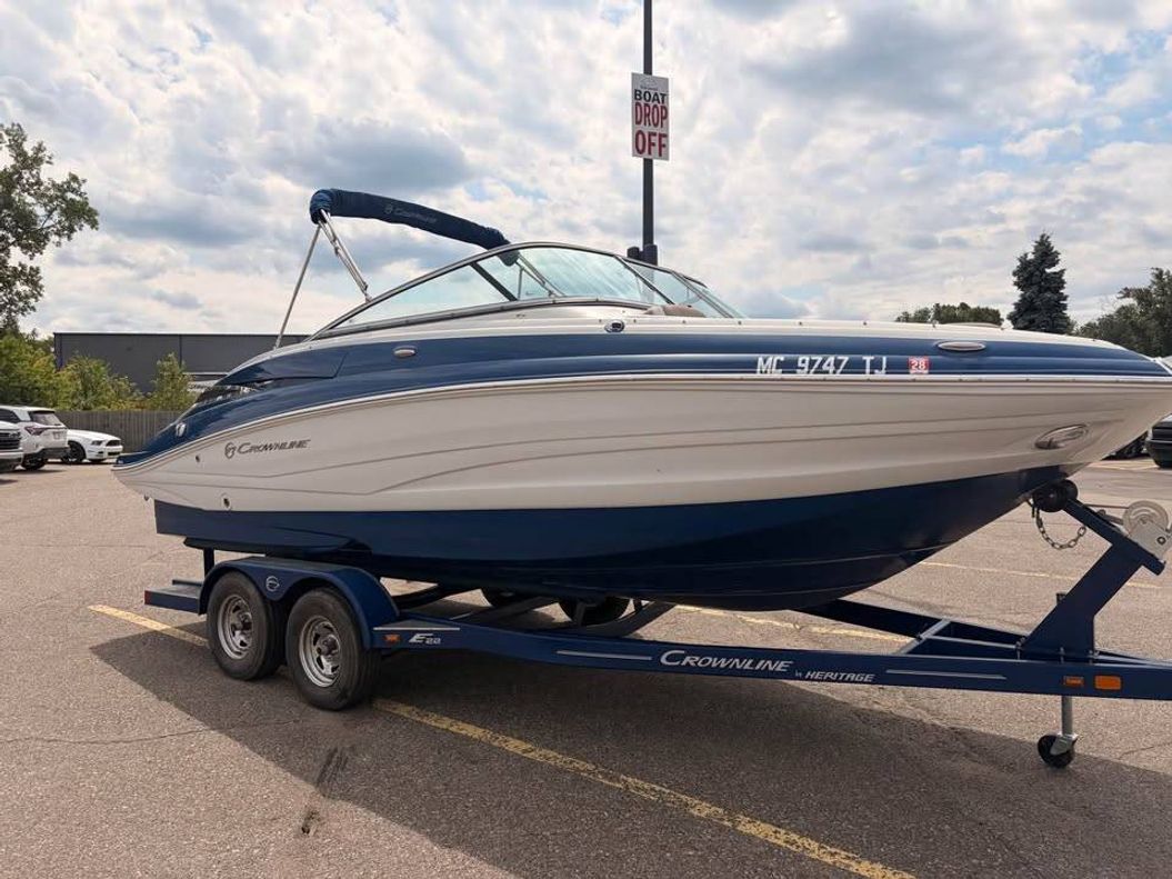 2018 Crownline Boats E22