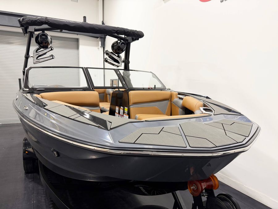 2027 Supreme S220, photo 3 of 11
