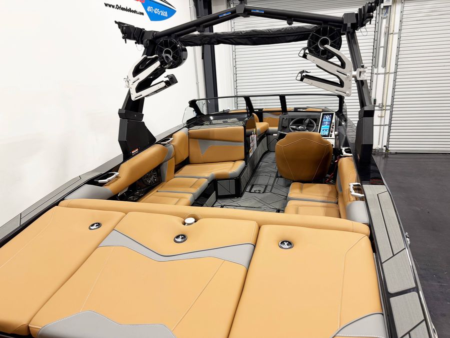 2027 Supreme S220, photo 6 of 11