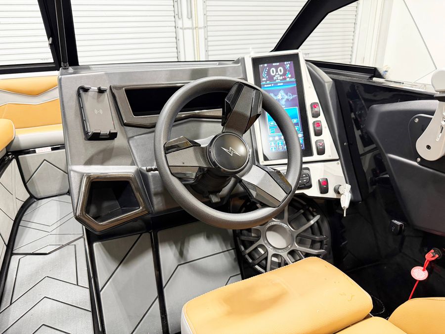 2027 Supreme S220, photo 8 of 11