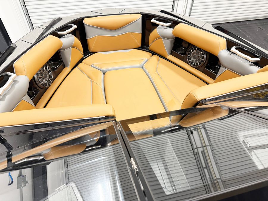 2027 Supreme S220, photo 7 of 11