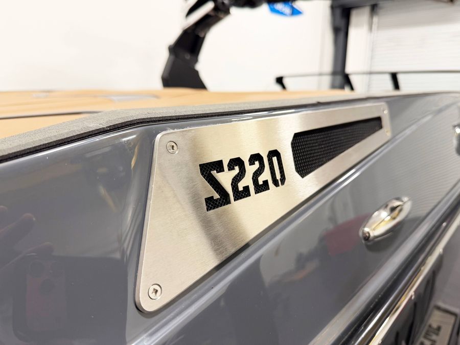 2027 Supreme S220, photo 9 of 11