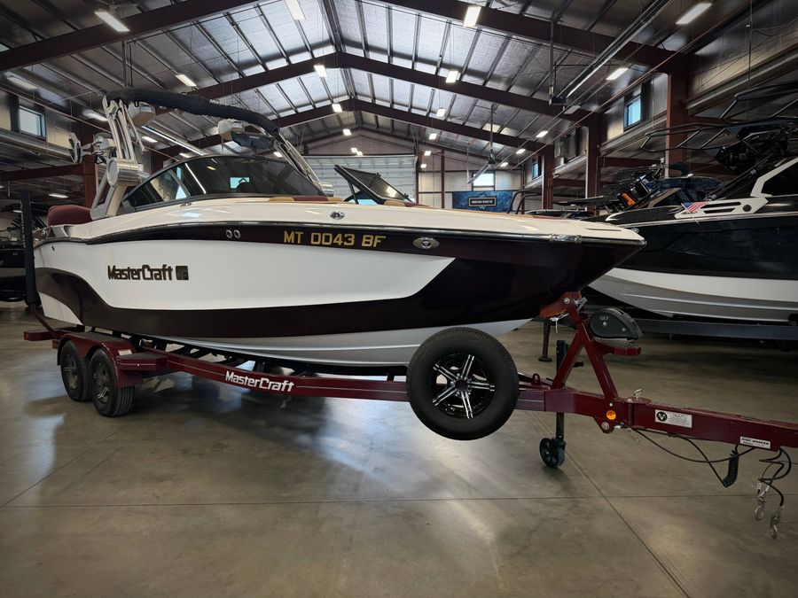 2022 MasterCraft XT23