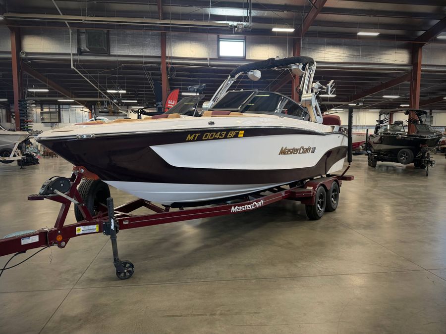2022 MasterCraft XT23, photo 4 of 17