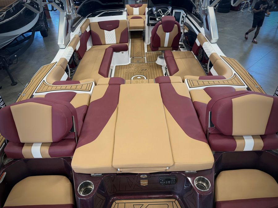 2022 MasterCraft XT23, photo 6 of 17