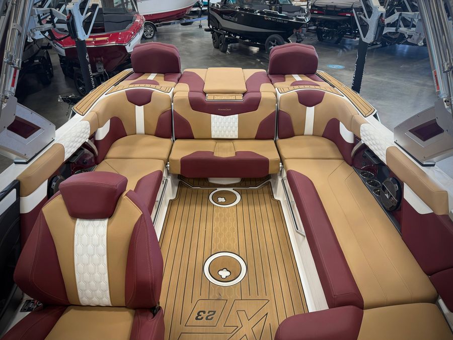 2022 MasterCraft XT23, photo 7 of 17