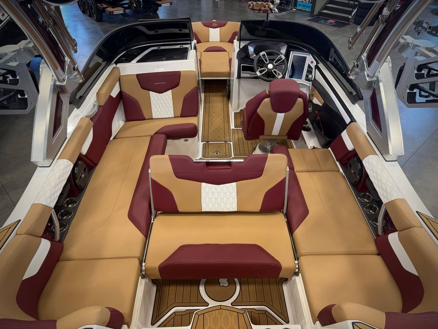 2022 MasterCraft XT23, photo 8 of 17