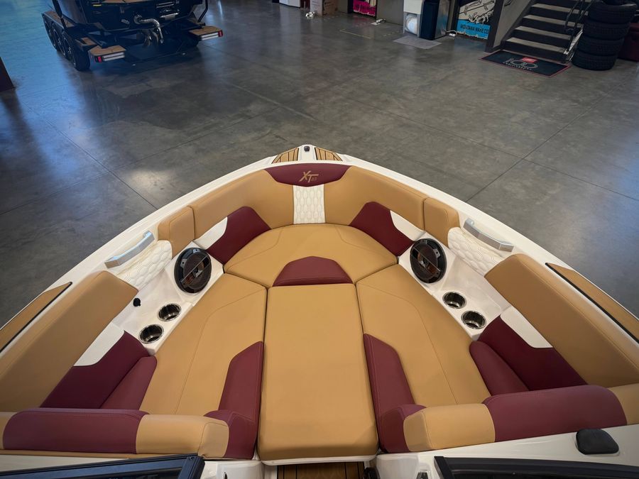 2022 MasterCraft XT23, photo 9 of 17
