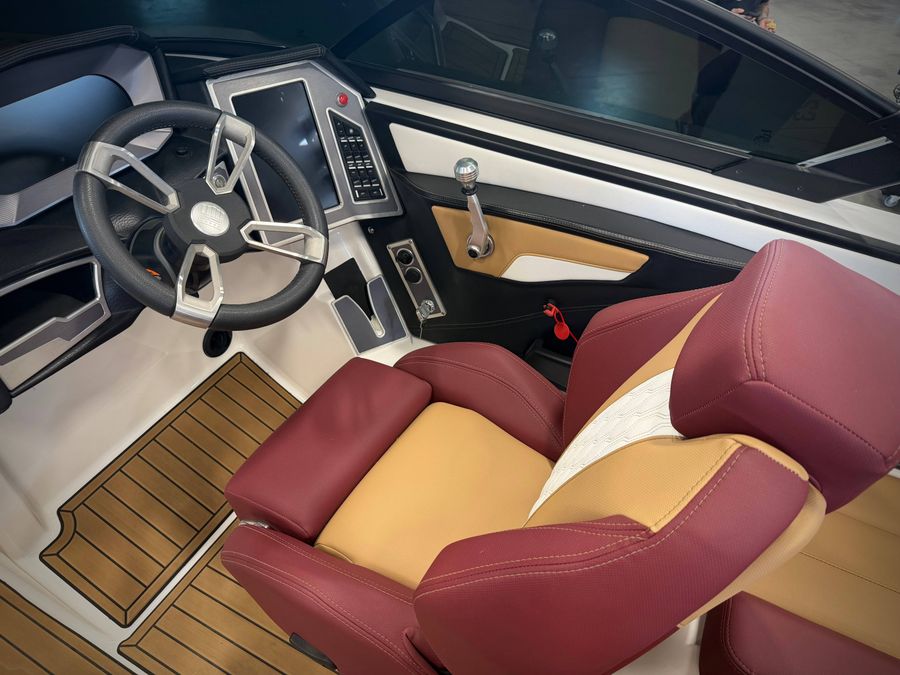 2022 MasterCraft XT23, photo 11 of 17