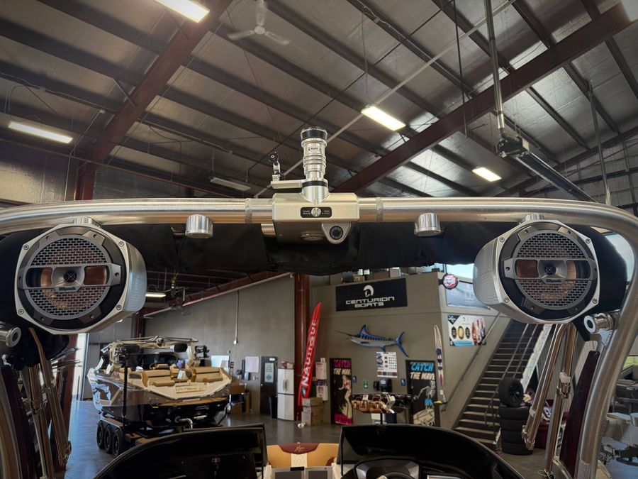 2022 MasterCraft XT23, photo 14 of 17