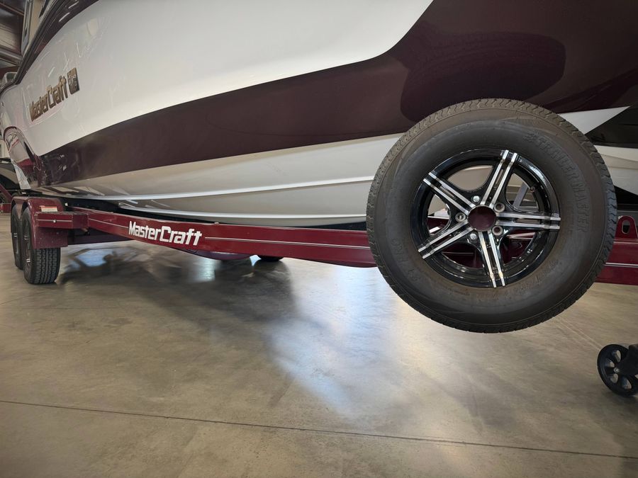 2022 MasterCraft XT23, photo 16 of 17