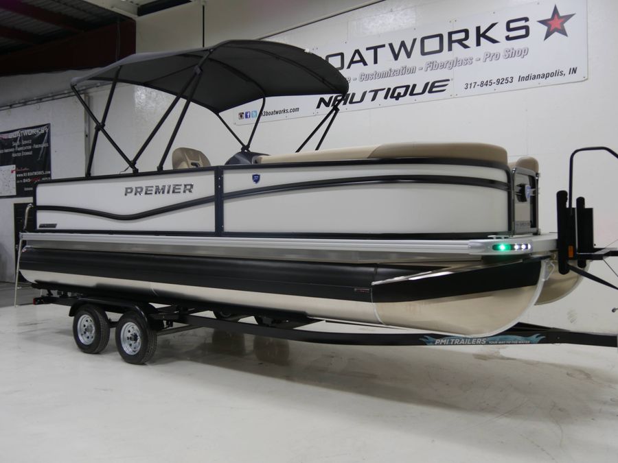 2025 Premier 220 Sunscape RE XLC, photo 2 of 12