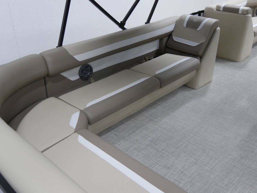 2025 Premier 220 Sunscape RE XLC, photo 6 of 12