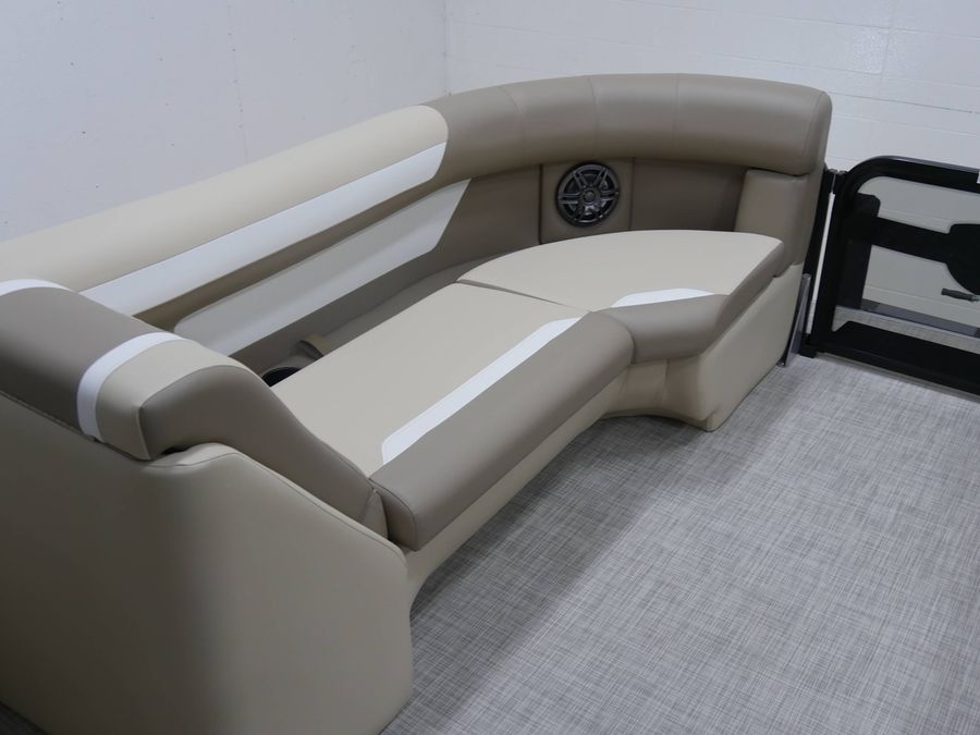 2025 Premier 220 Sunscape RE XLC, photo 7 of 12