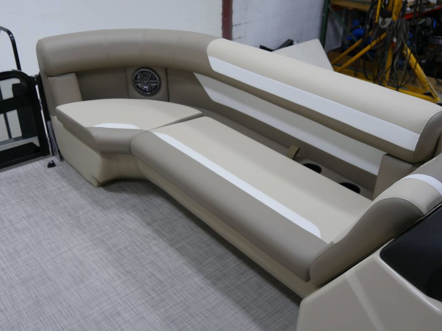 2025 Premier 220 Sunscape RE XLC, photo 8 of 12
