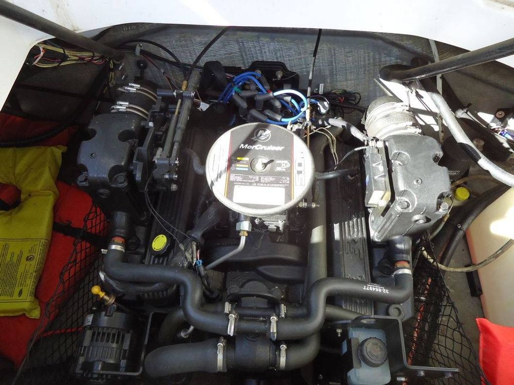 2009 Glastron GLS-215