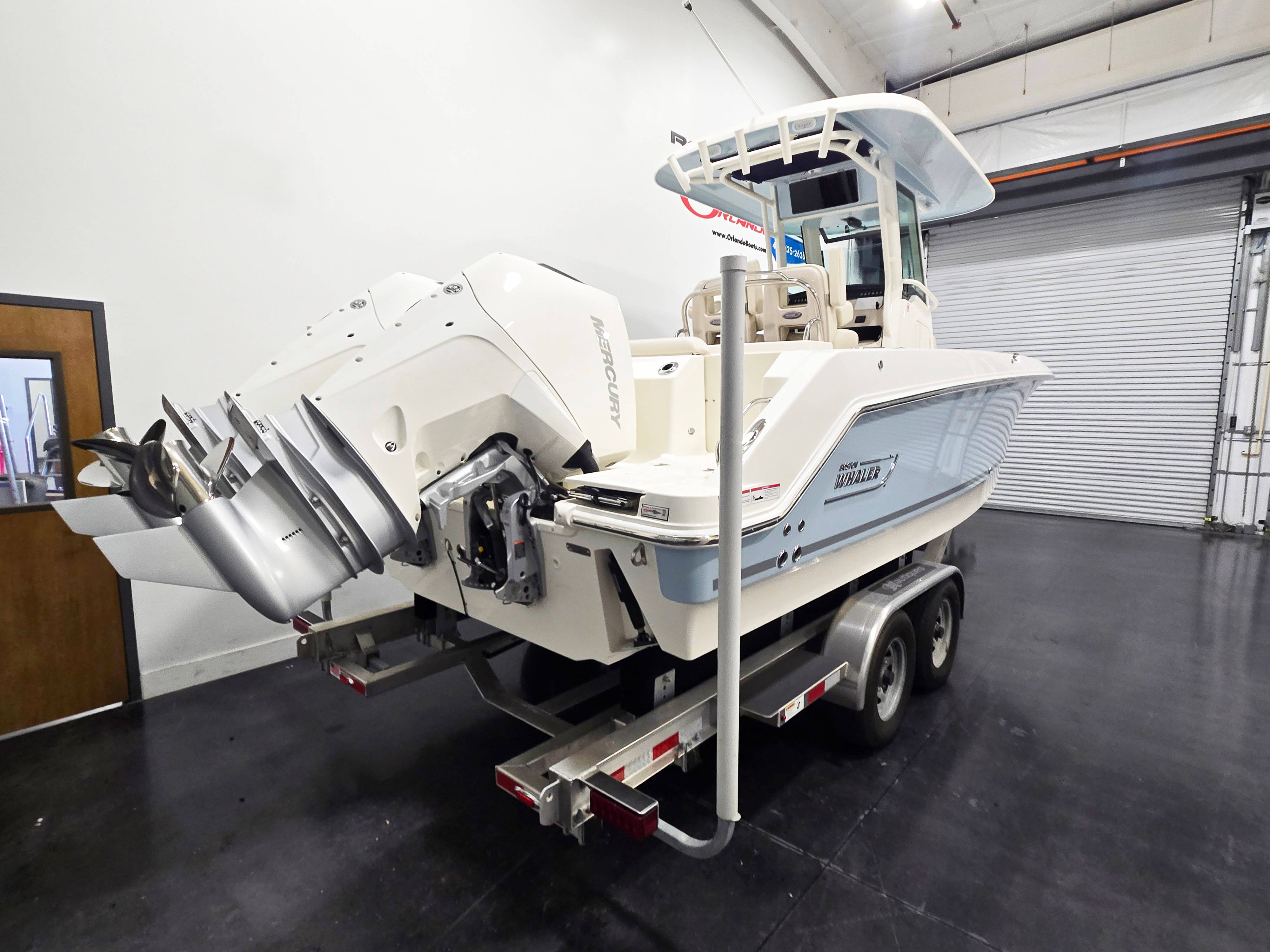2026 Boston Whaler 250 Outrage — photo 3