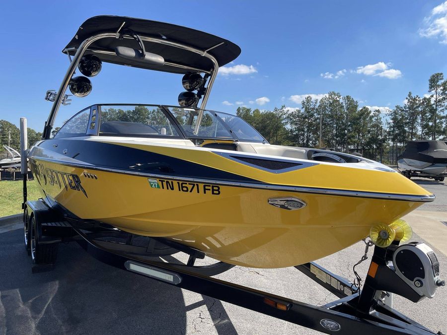 2013 Malibu 23LSV, photo 2 of 25