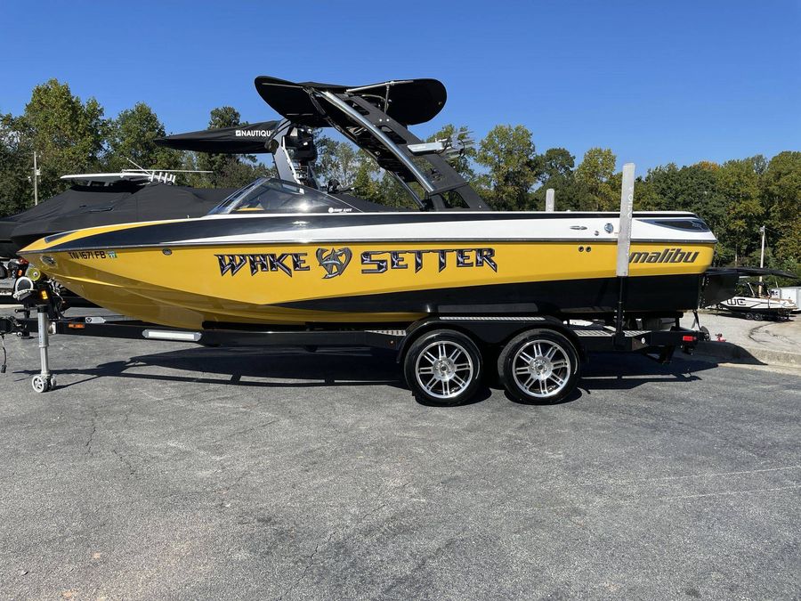 2013 Malibu 23LSV, photo 1 of 25