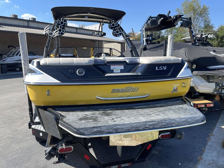 2013 Malibu 23LSV, photo 6 of 25