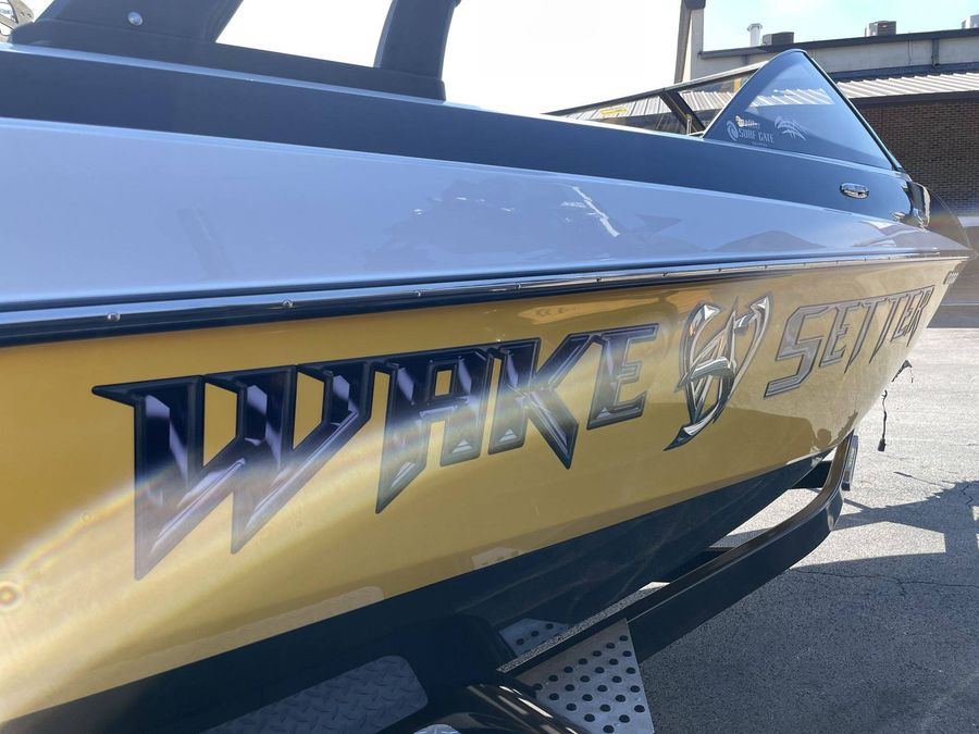 2013 Malibu 23LSV, photo 14 of 25