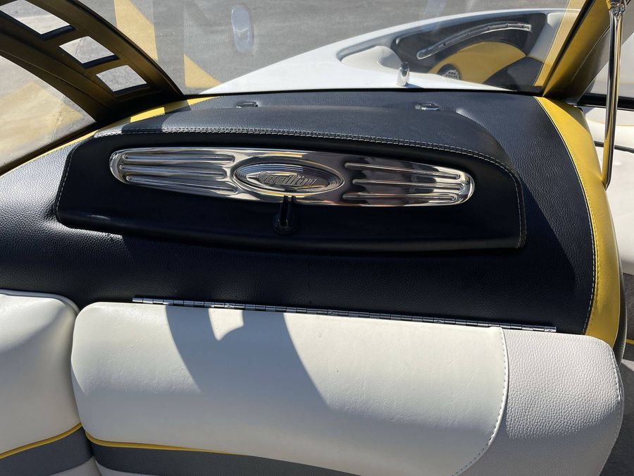 2013 Malibu 23LSV, photo 9 of 25