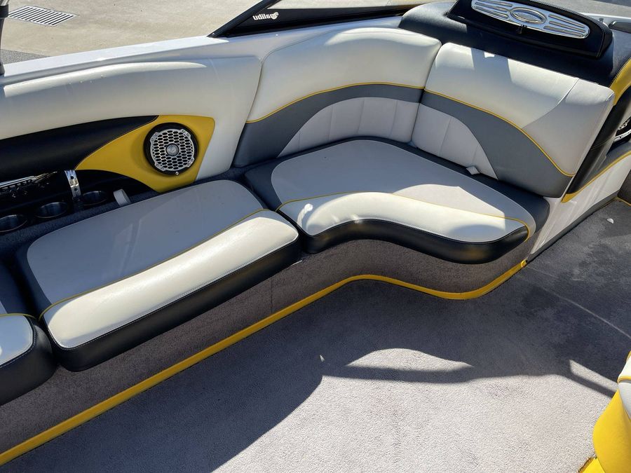 2013 Malibu 23LSV, photo 15 of 25