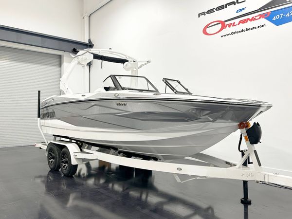 Pineapple 2025 Centurion Nv213 (Silver Metal Flake / White Frost)