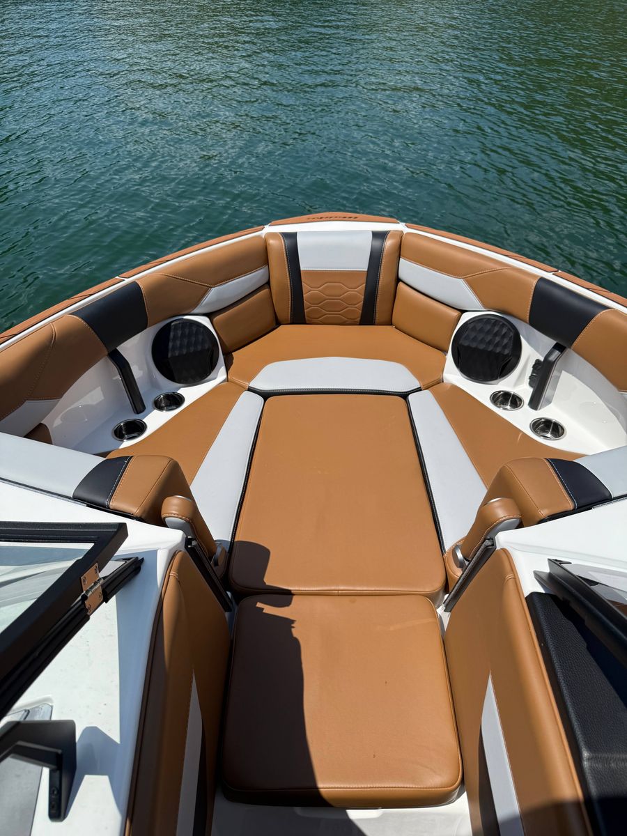 2025 Malibu 23 LSV, photo 6 of 9