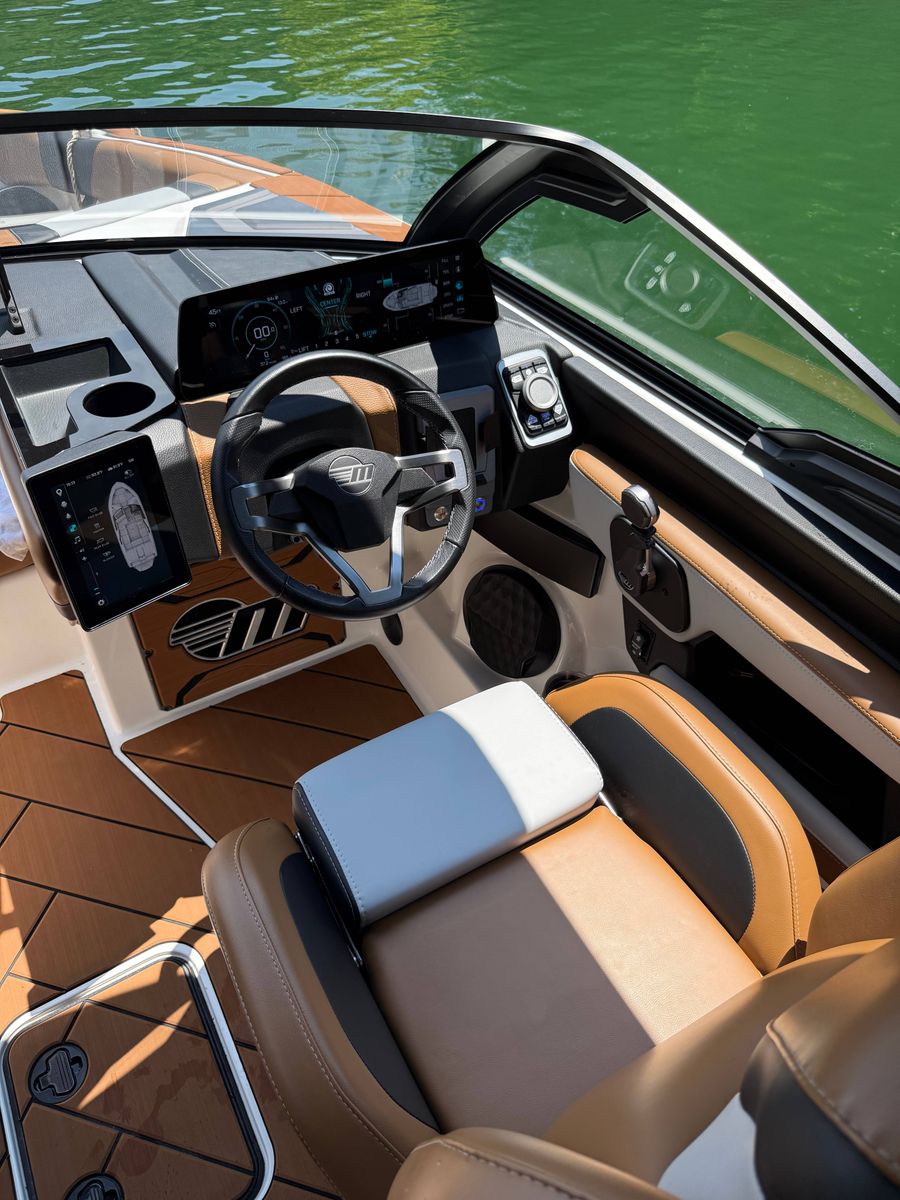 2025 Malibu 23 LSV, photo 5 of 9