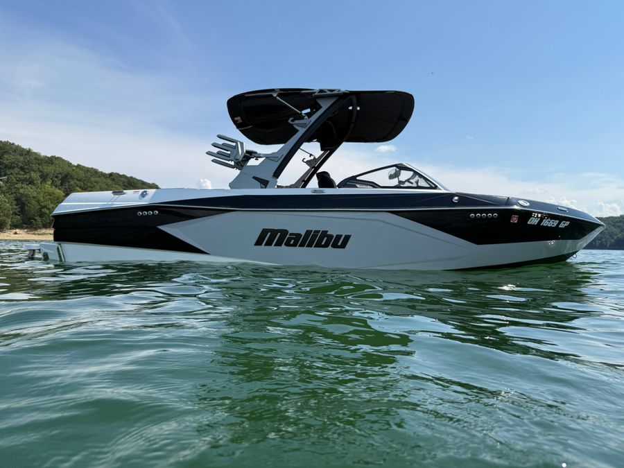 2025 Malibu 23 LSV