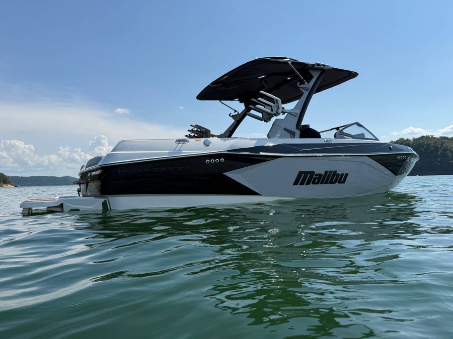 2025 Malibu 23 LSV, photo 3 of 9
