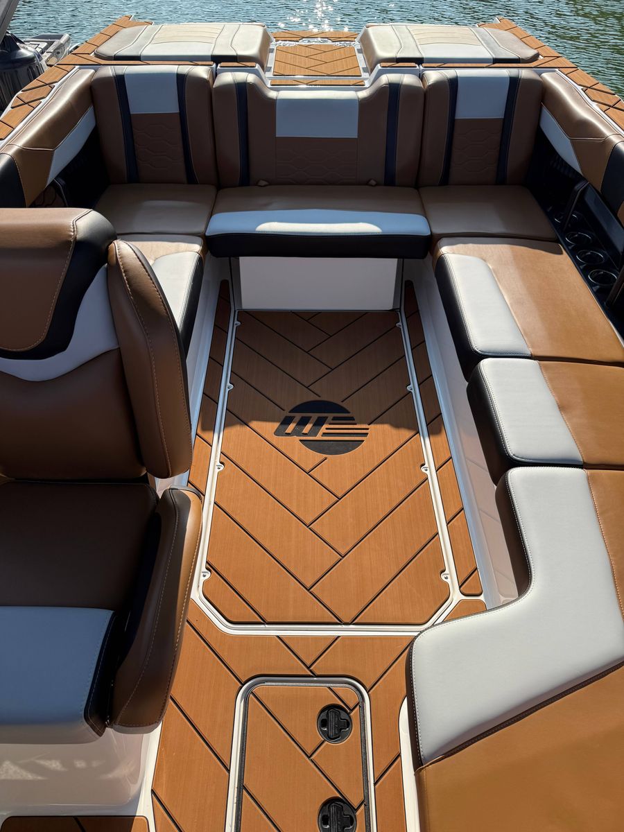 2025 Malibu 23 LSV, photo 8 of 9