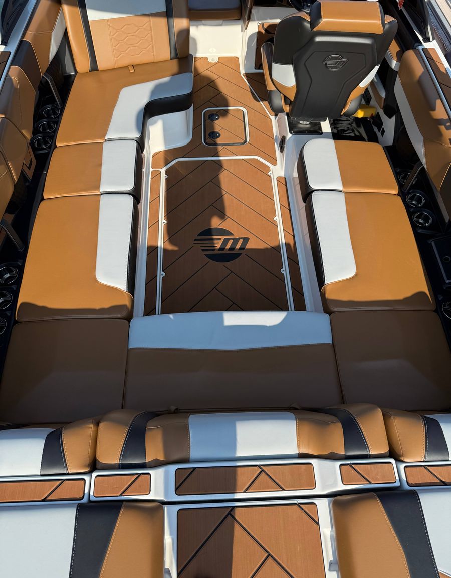 2025 Malibu 23 LSV, photo 7 of 9