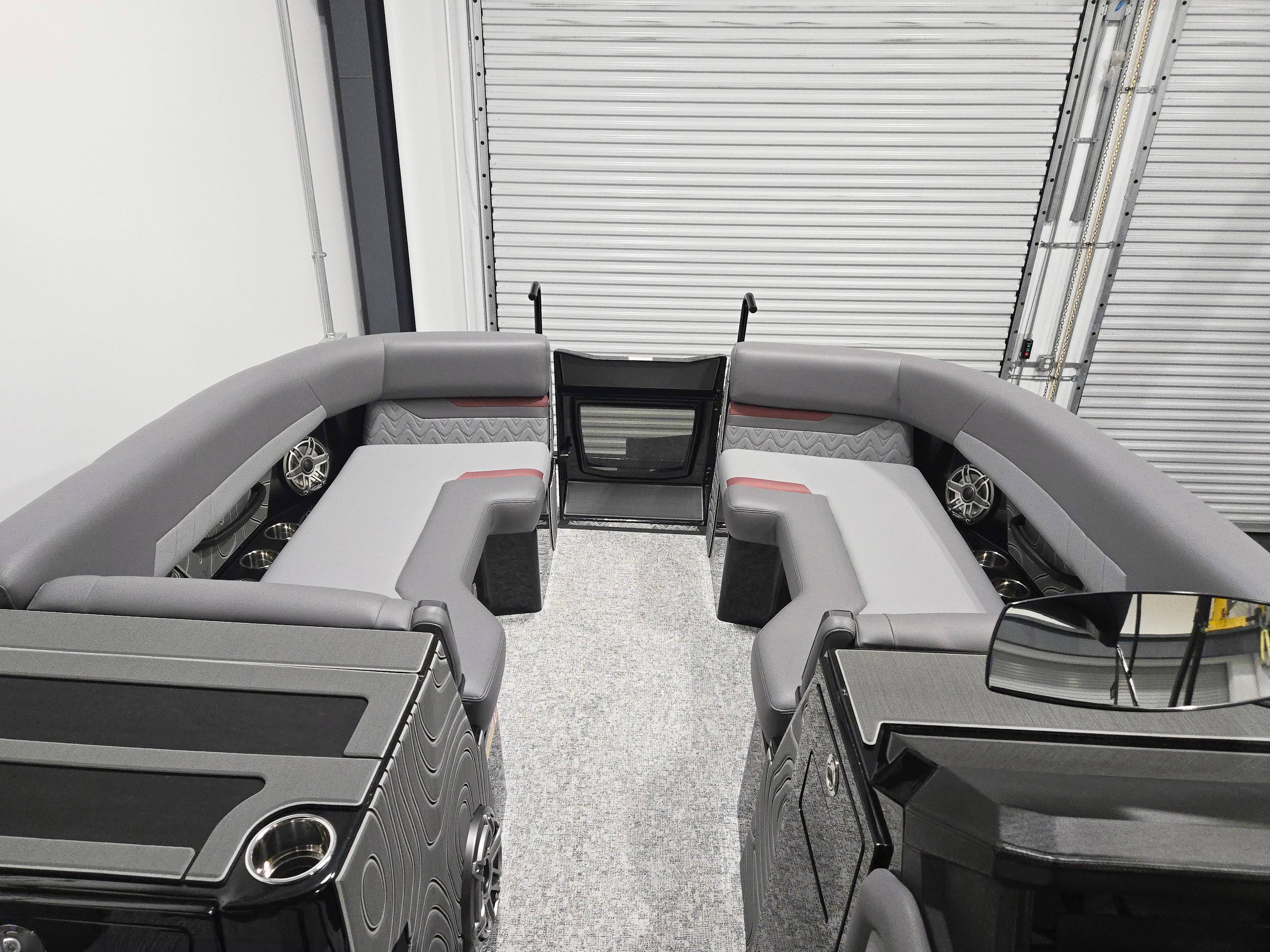 2026 Revel RS25 — photo 4