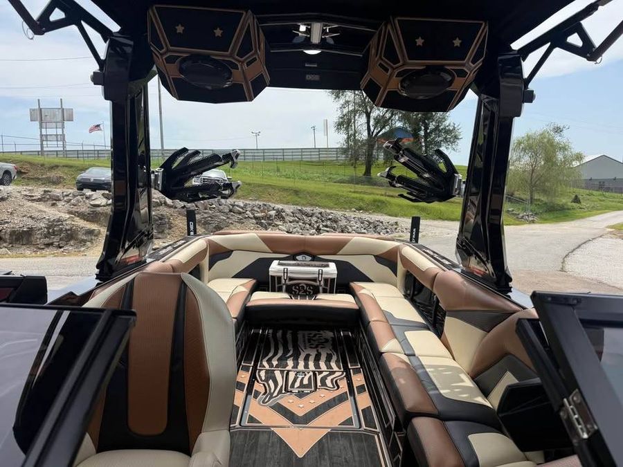 2023 Centurion RI 265, photo 16 of 17