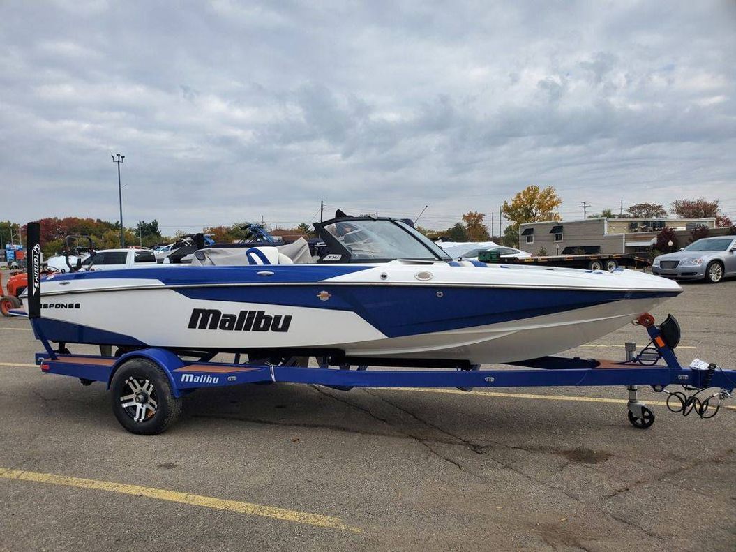 2023 Malibu Boats TXi M0