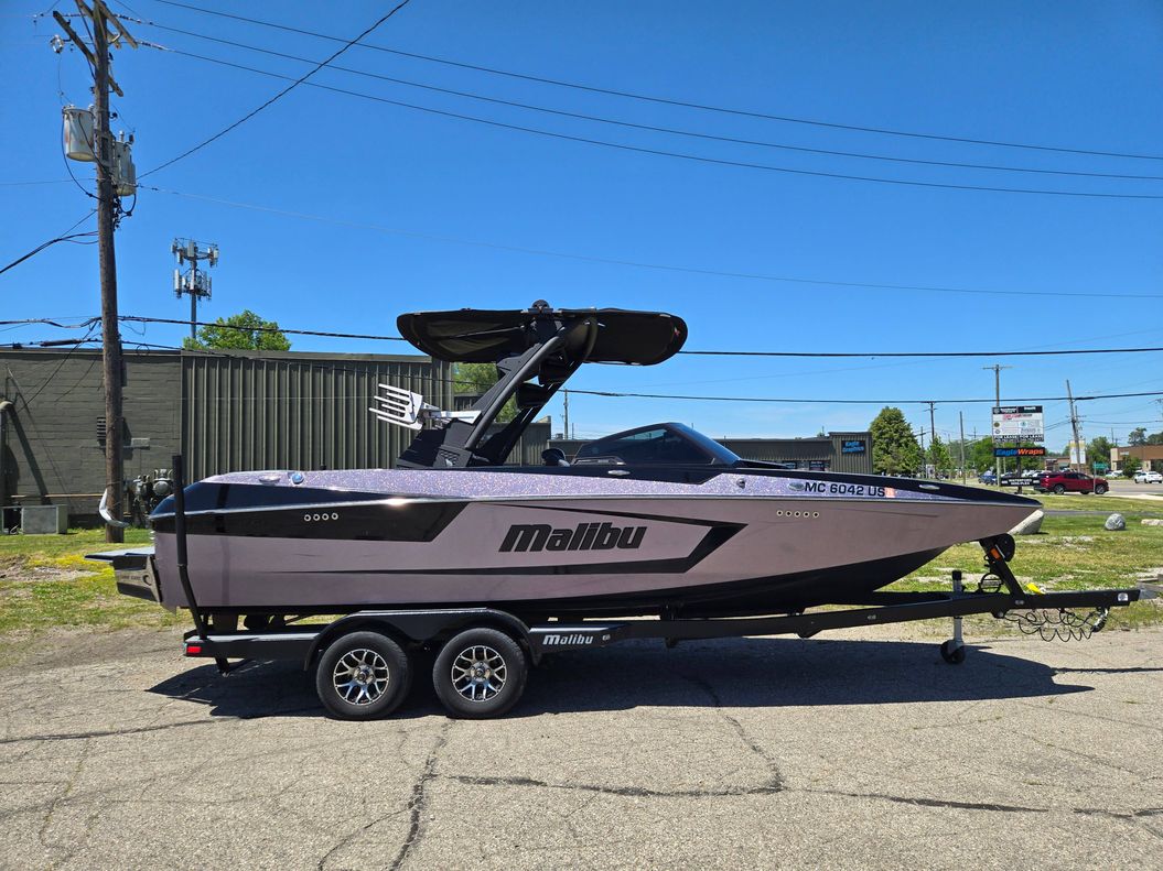 2022 Malibu Boats 23