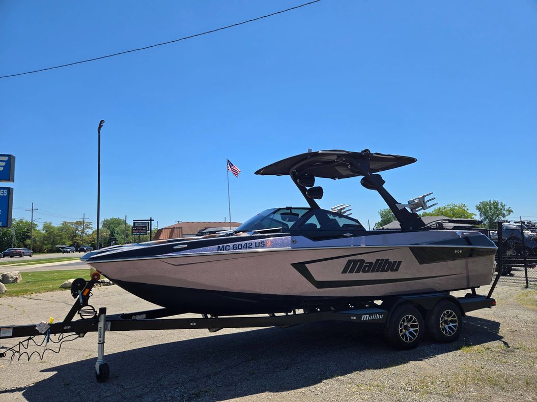 2022 Malibu Boats 23