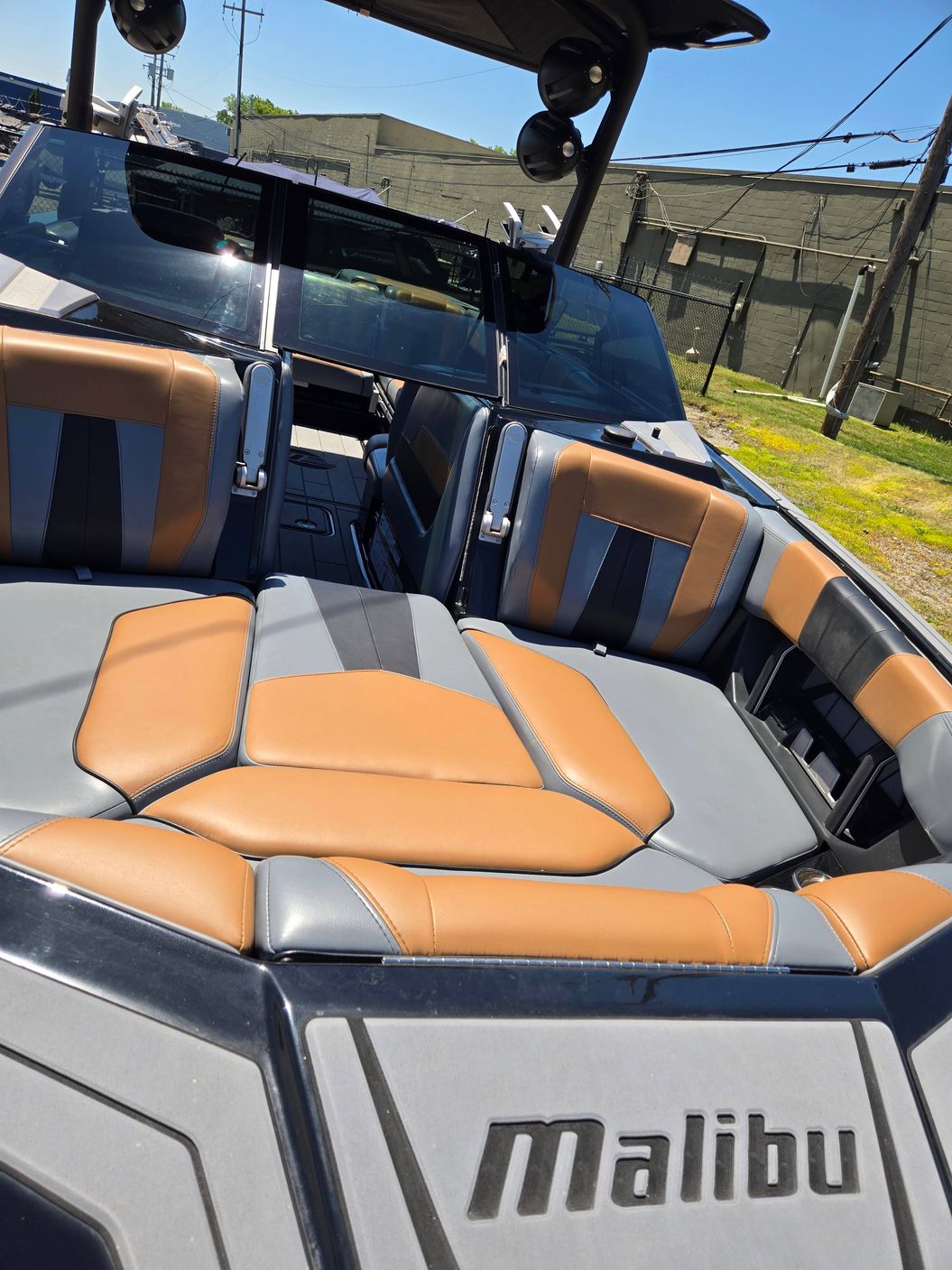 2022 Malibu Boats 23