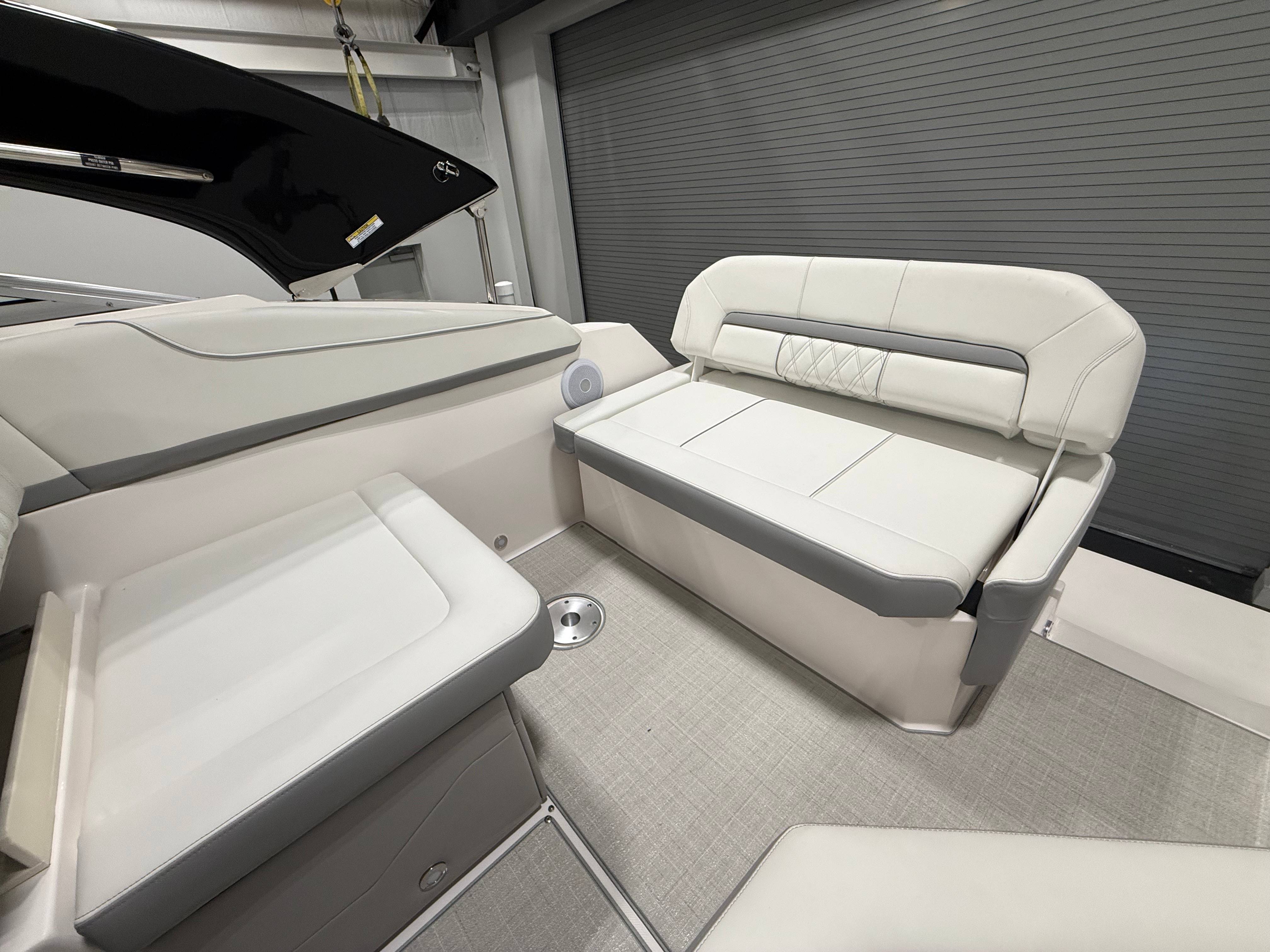 2025 Regal 26 Express — photo 2