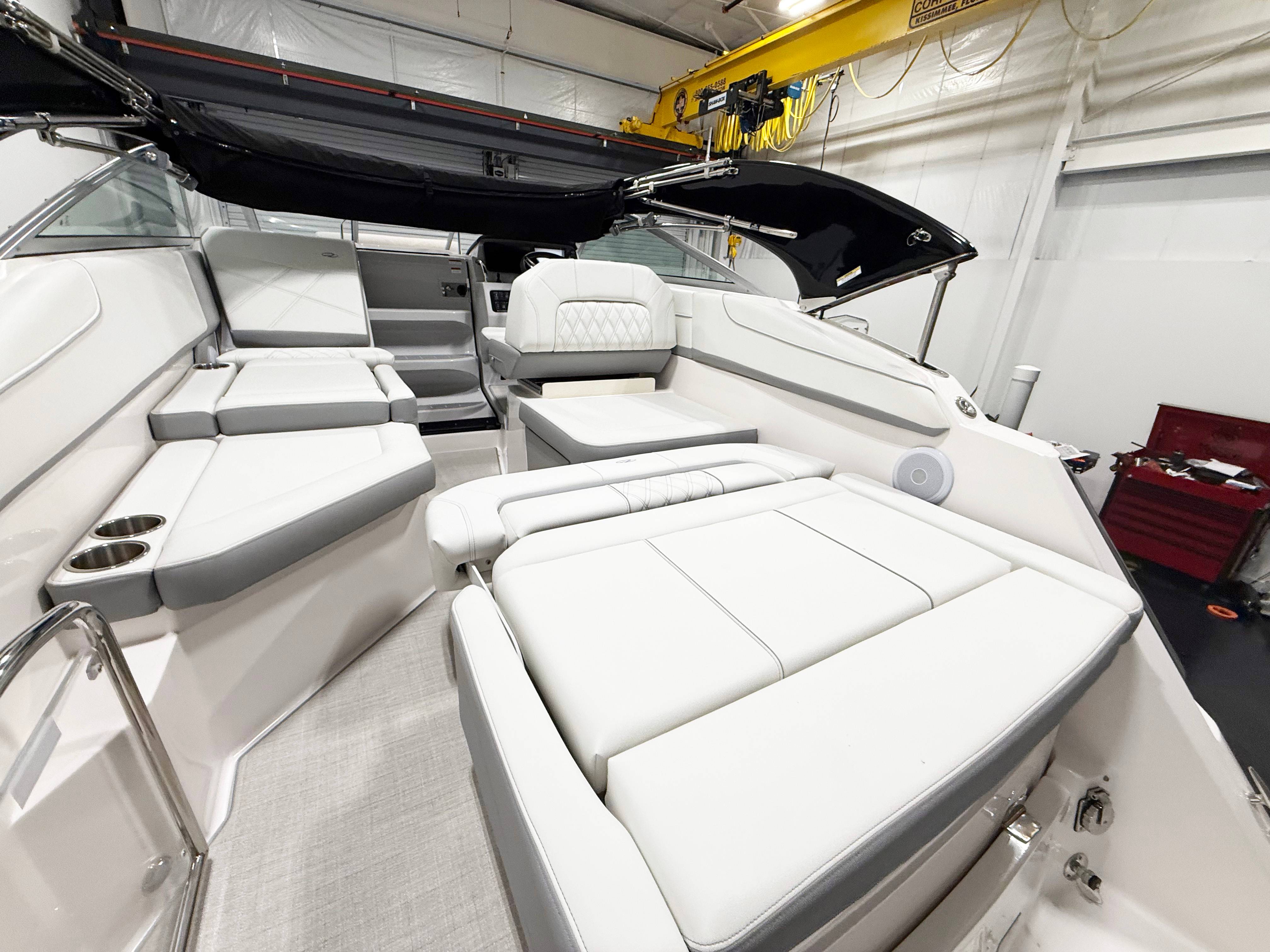 2025 Regal 26 Express — photo 3